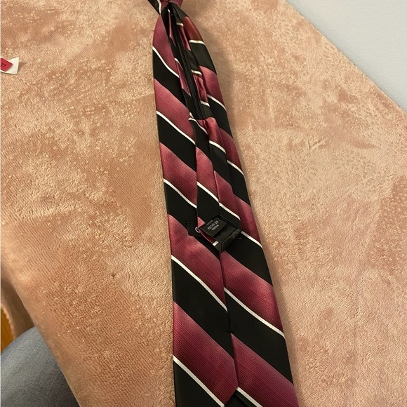 George Elegant Black and Red Striped Tie - Picture 6 of 11